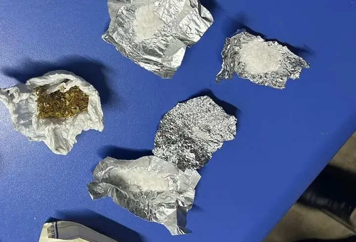 Cezaevi firarisi 2 hükümlü takside uyuşturucu madde ile yakalandı