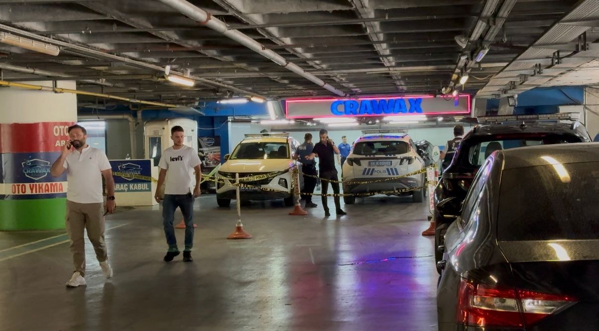 AVM otoparkında korku dolu anlar! Şarjör boşaltıp kaçtı