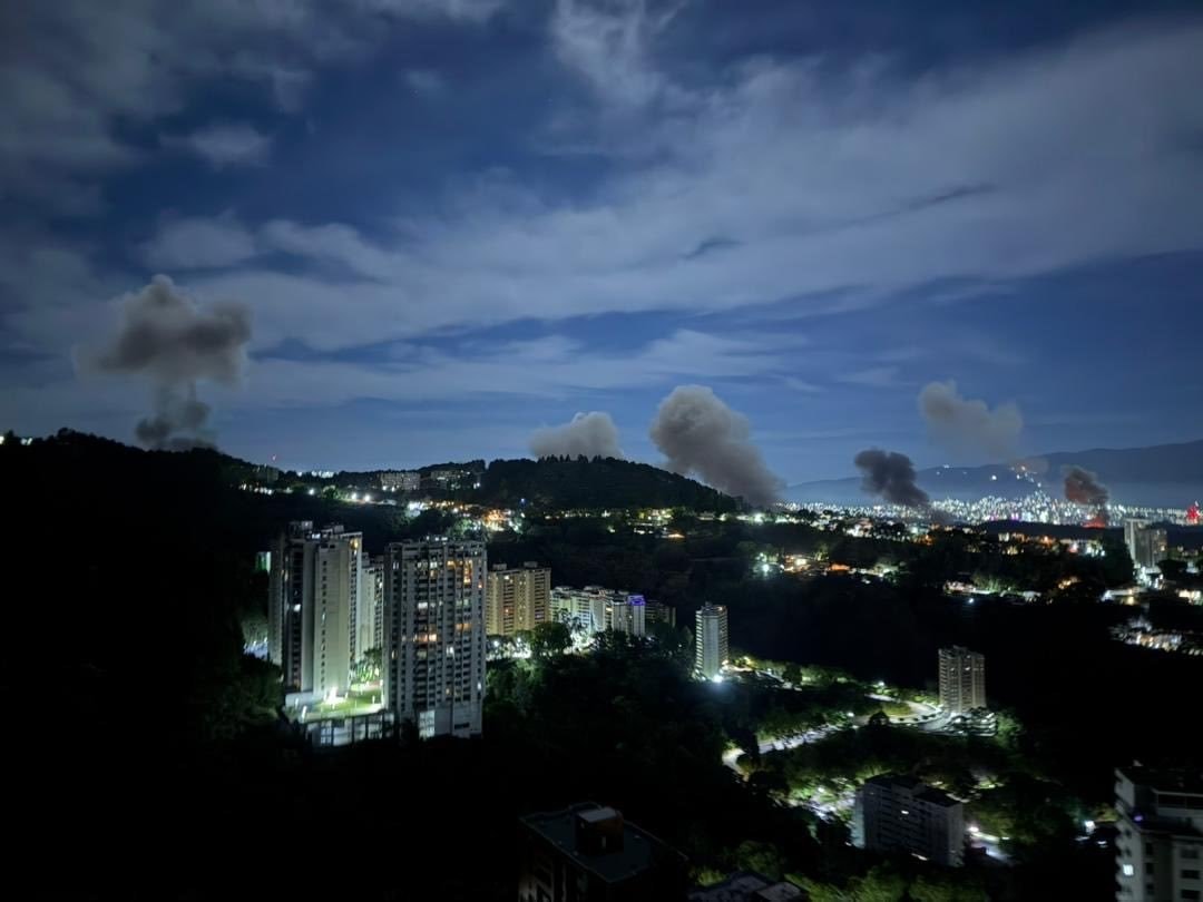 Venezuela'da patlama sesleri: Birçok yerden duman yükseliyor