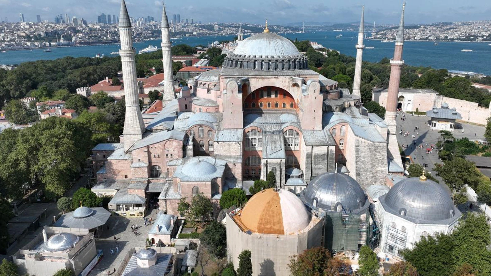 Ayasofya'nın kapısını kırmıştı! Cezası belli oldu