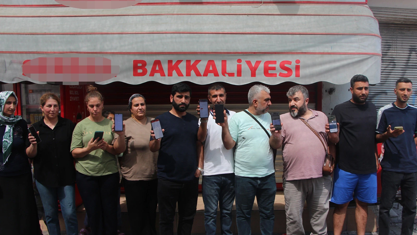 30 yıllık bakkal mahalleliyi dolandırıp kayıplara karıştı! Kar vaadiyle neleri varsa aldı...