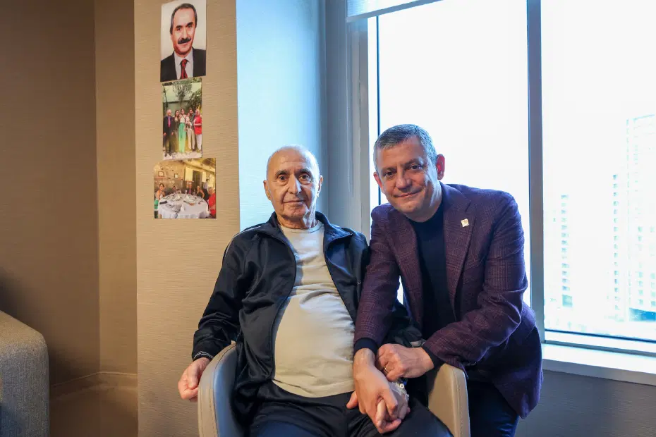 Özgür Özel'den tedavi gören Hikmet Çetin'e ziyaret