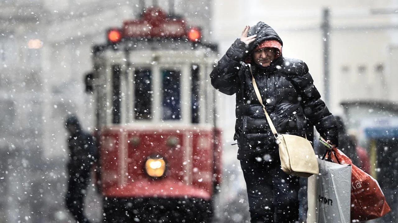 AKOM’dan İstanbul'a uyarı: Kar yağışı için gün verildi