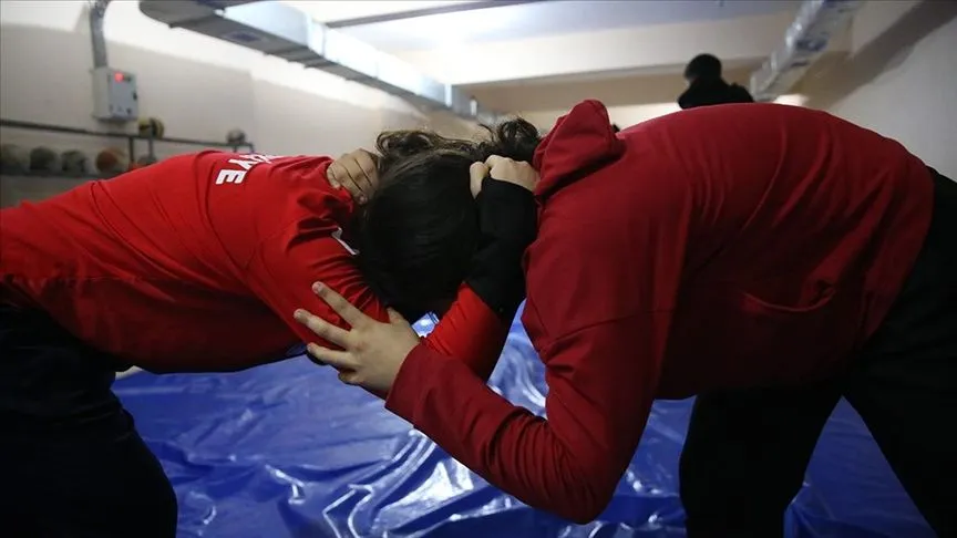 Hatay'da okuldaki kursta güreşle tanışan öğrenciler şampiyonalara hazırlanıyor