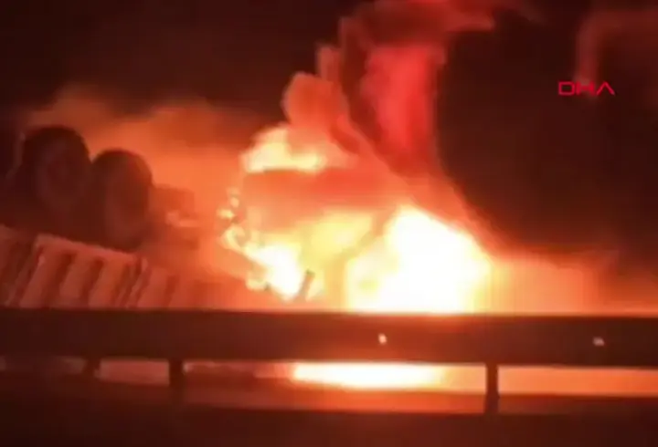 Mardin'de feci kaza: TIR’ın şoförü yanarak öldü