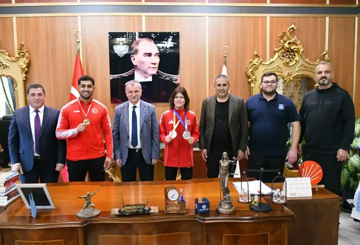 Başkan Balaban, milli judocuları makamında ağırlayıp, kutladı