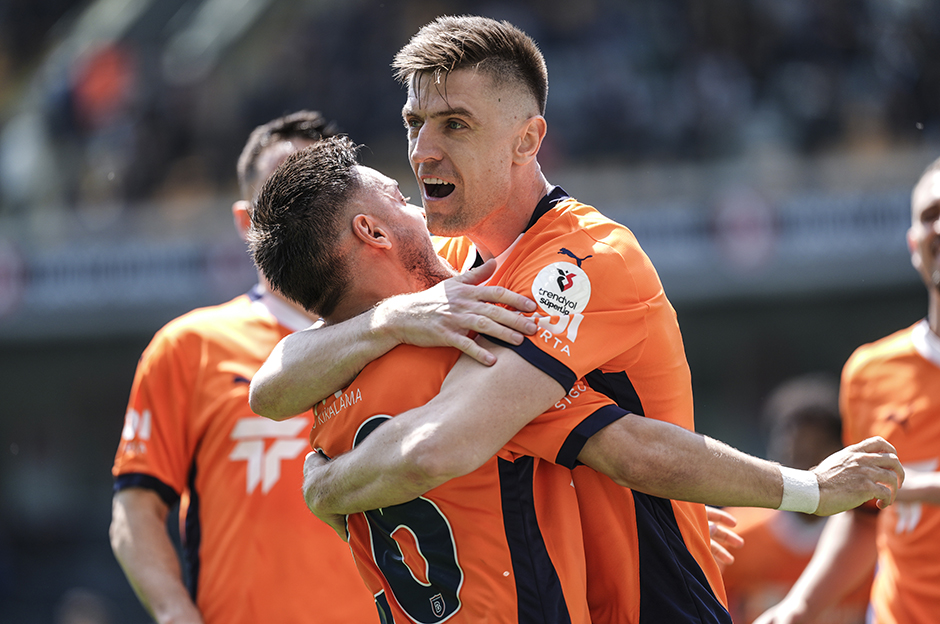 Başakşehir-Gaziantep FK maçında 3 gol, 3 kırmızı kart