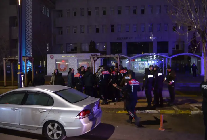 Cinayet davasının karar duruşması sonrası 2 aile arasında kavga; 7 gözaltı