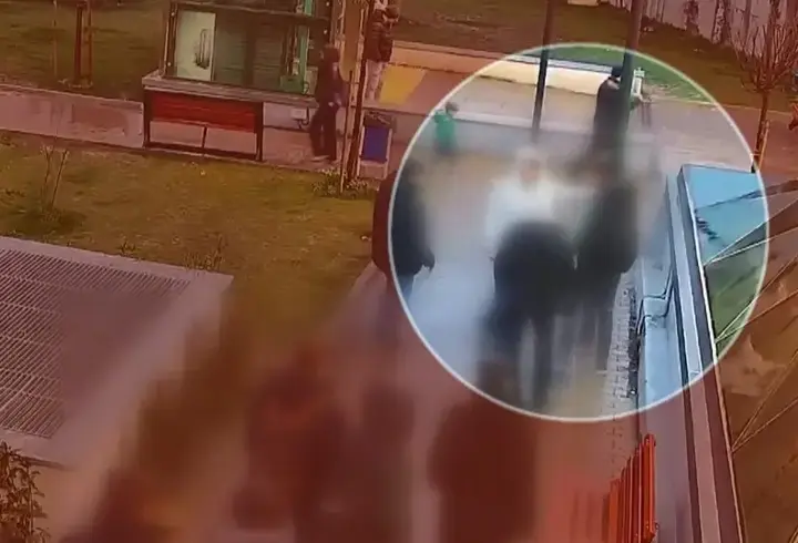 ''Çocukları dövmeyin'' dedi, 6 yerinden bıçaklandı!