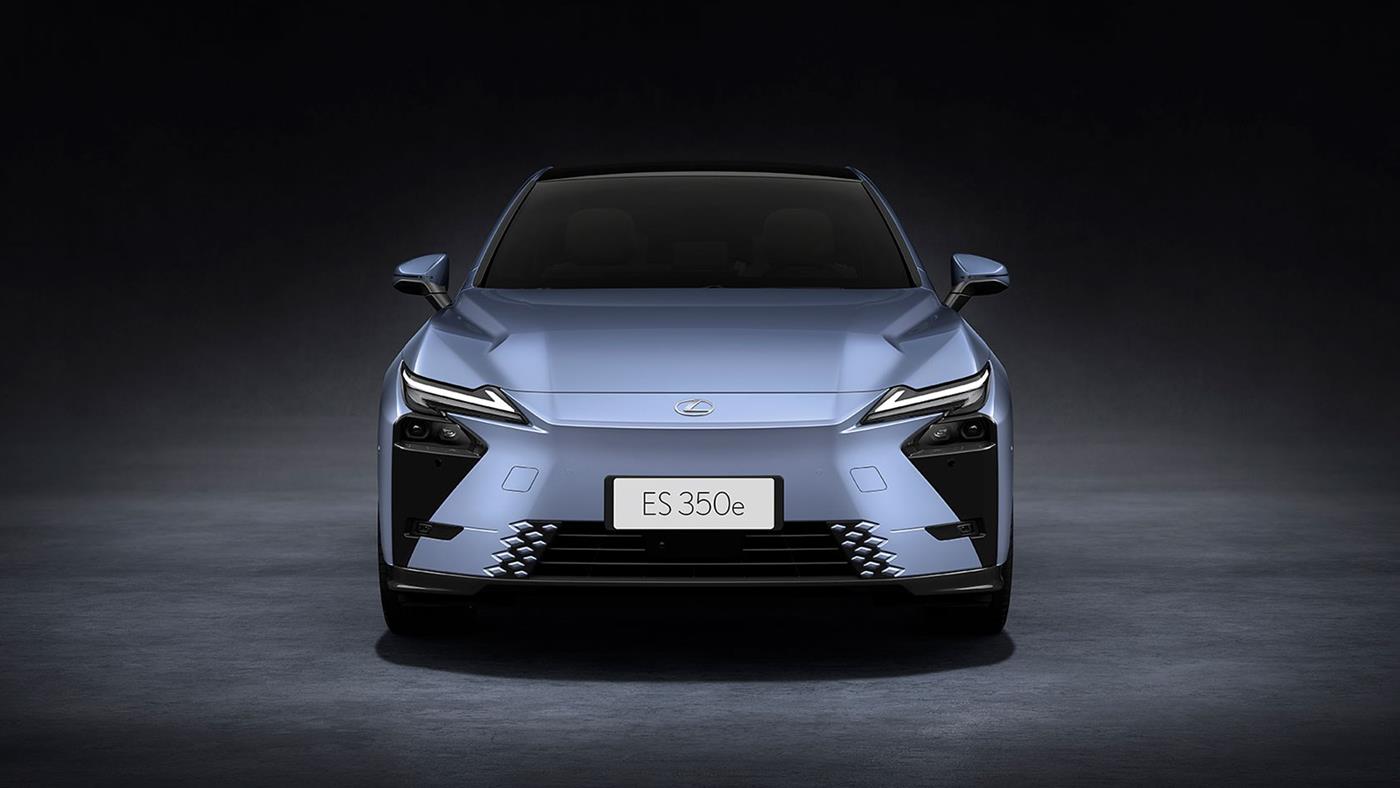 Yeni Lexus ES sedan, hibrit ve elektrikli motor seçenekleriyle tanıtıldı