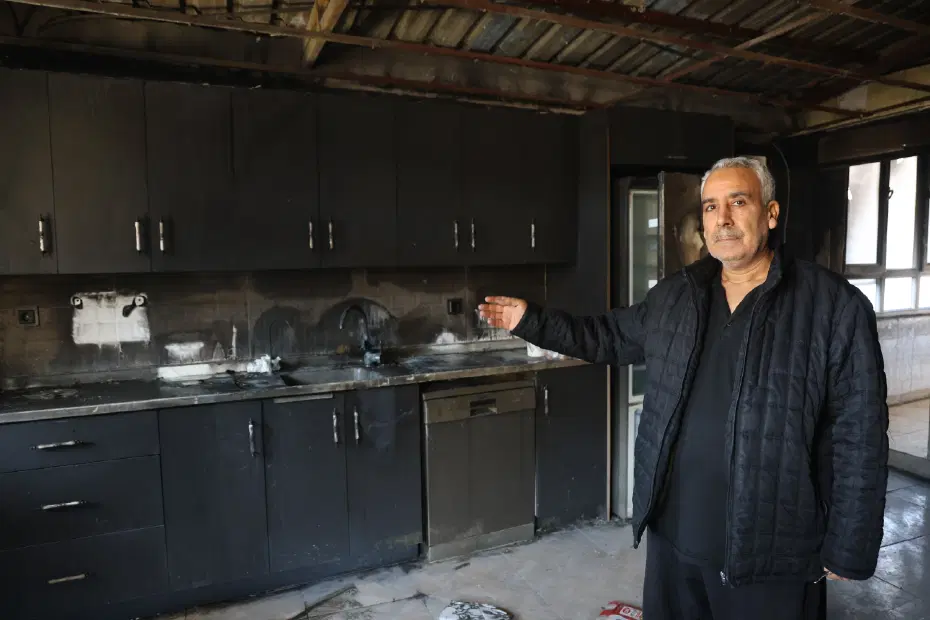 Depremde evlerini kaybeden aile çıkan yangınla ikinci kez evsiz kaldı