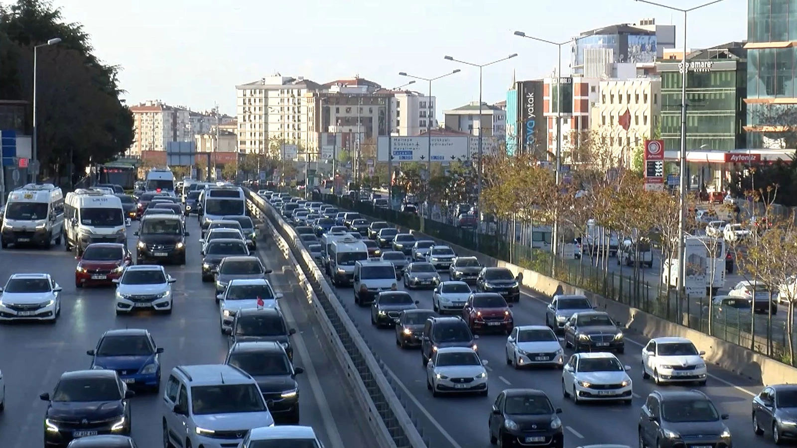Bir İstanbul klasiği: Kent sakinleri, haftanın ilk gününe trafikle başladı