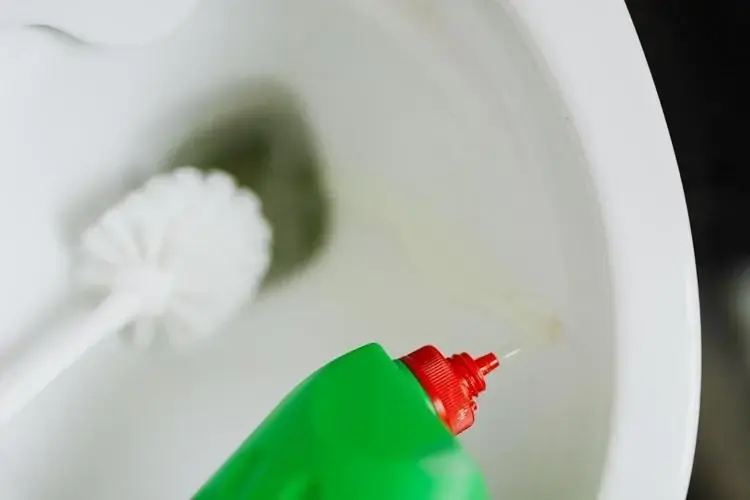 Ne Çamaşır Suyu Ne Sirke! Klozetteki İnatçı Sarı Ve Kahverengi Lekeleri Saniyeler İçinde Söken Yöntem