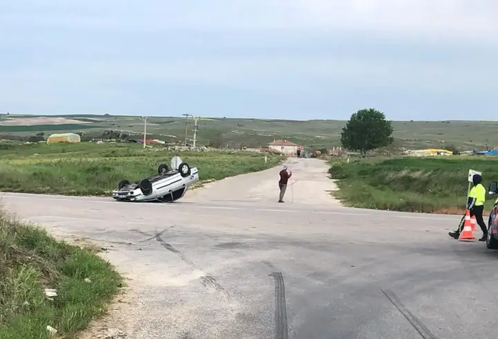 Takla atan otomobilin alkollü sürücüsü yaralandı