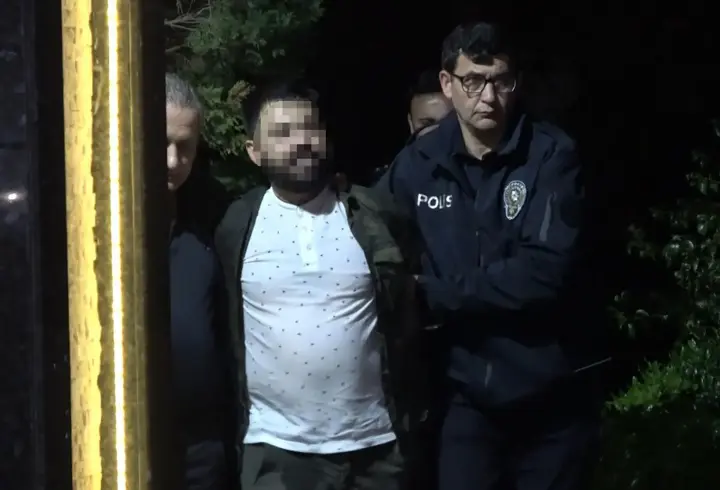 Antalya'da Psikolojik Sorunları Olan Genç, Anne-Babasını Eve Kilitledi
