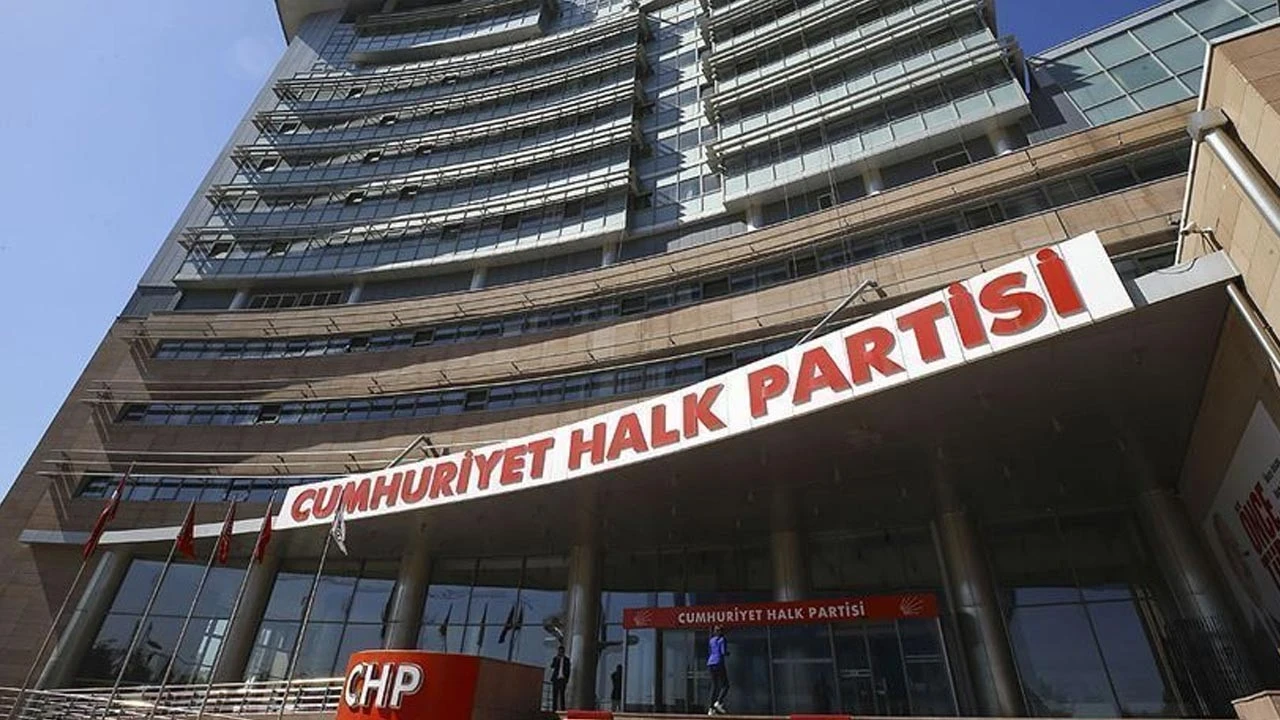 Son dakika: Berhan Şimşek, Metin Lütfü Baydar ve Özgür Çelik CHP'den ihraç edildi