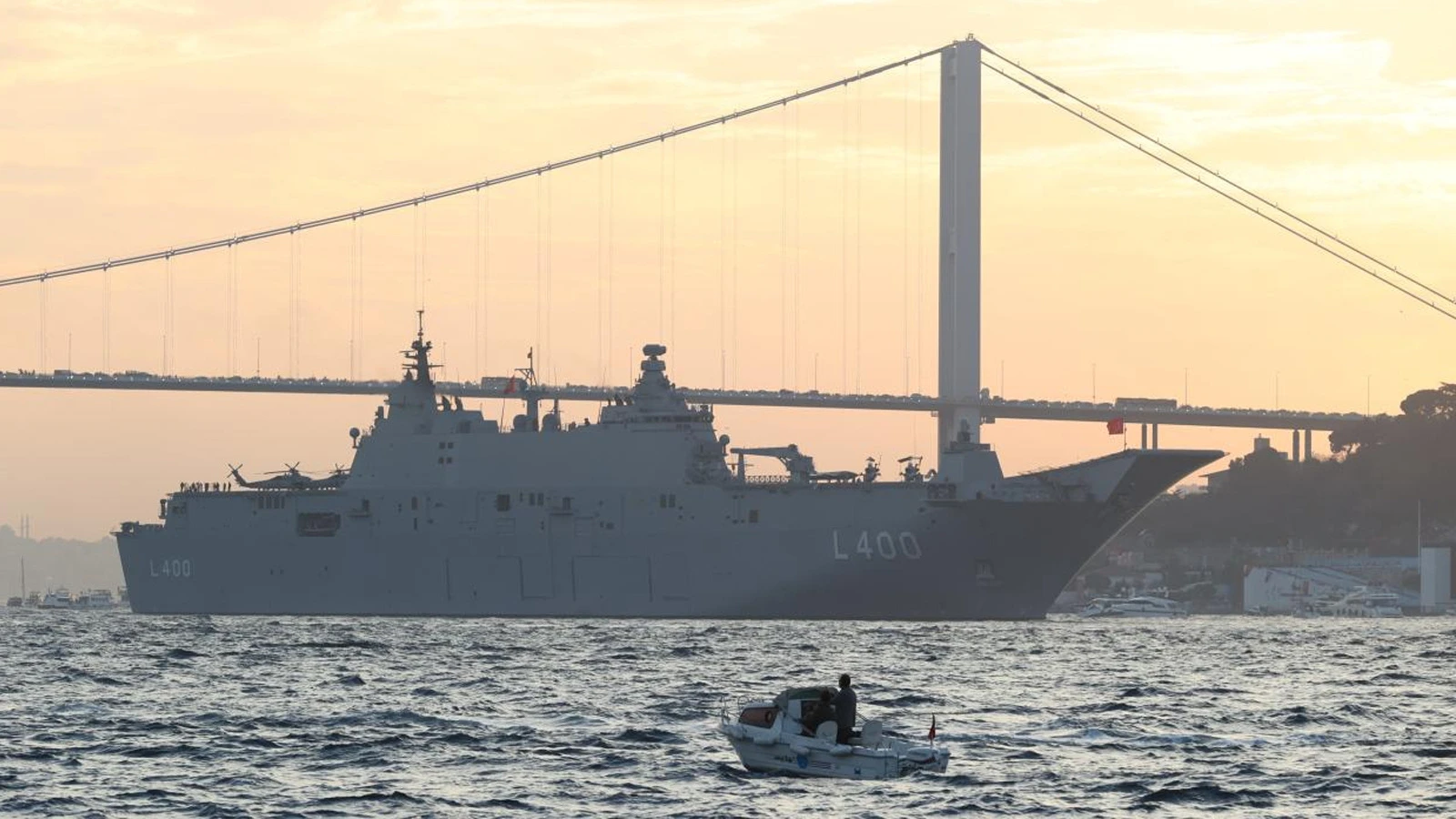 TCG Anadolu 'Zafer Yolculuğu'na çıktı