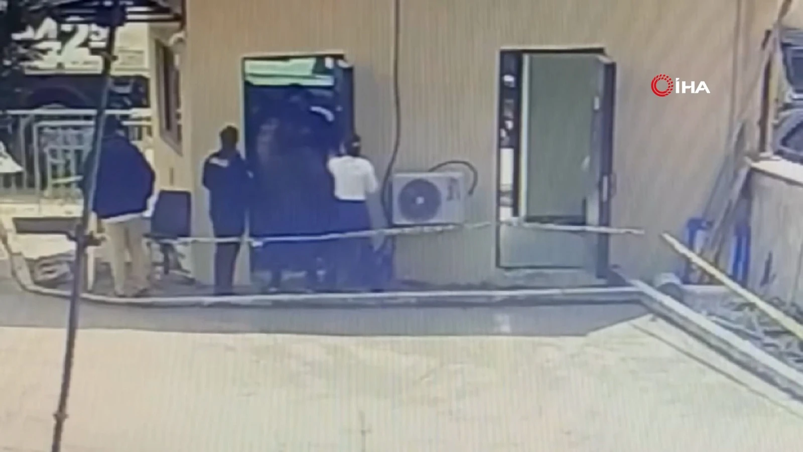 Polis merkezinde arbede: Memura saldırıp gözlüğünü kırdı