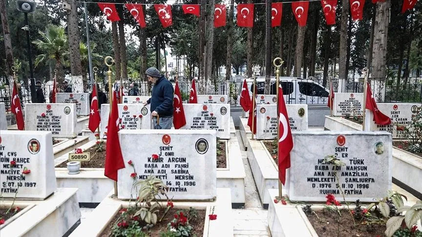Ramazan Bayramı arifesinde şehitlikler ziyaret edildi