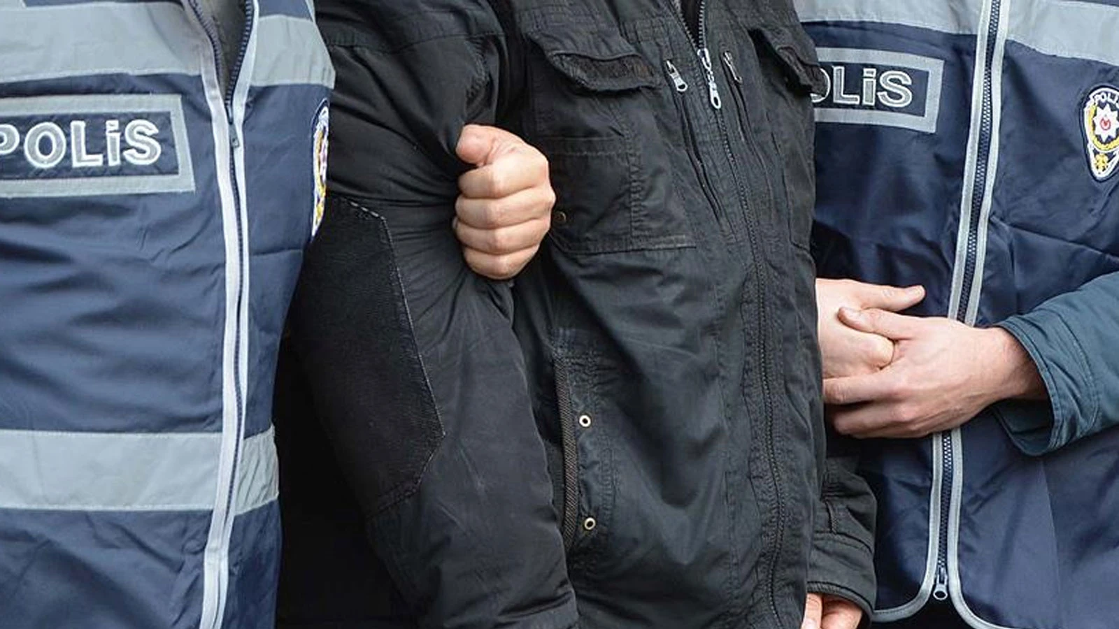 Maltepe'de zula adresine yapılan operasyonda çok miktarda uyuşturucu ele geçirildi
