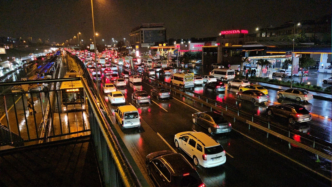 İstanbul'da Yarın Bazı Yollar Trafiğe Kapatılacak