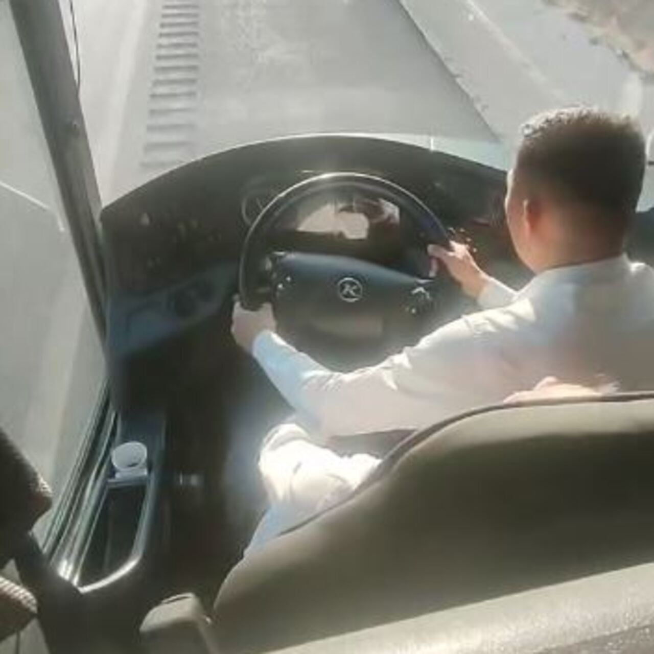 Herkesin hayatını kurtardı! Kaptan bayıldı, muavin devreye girdi!
