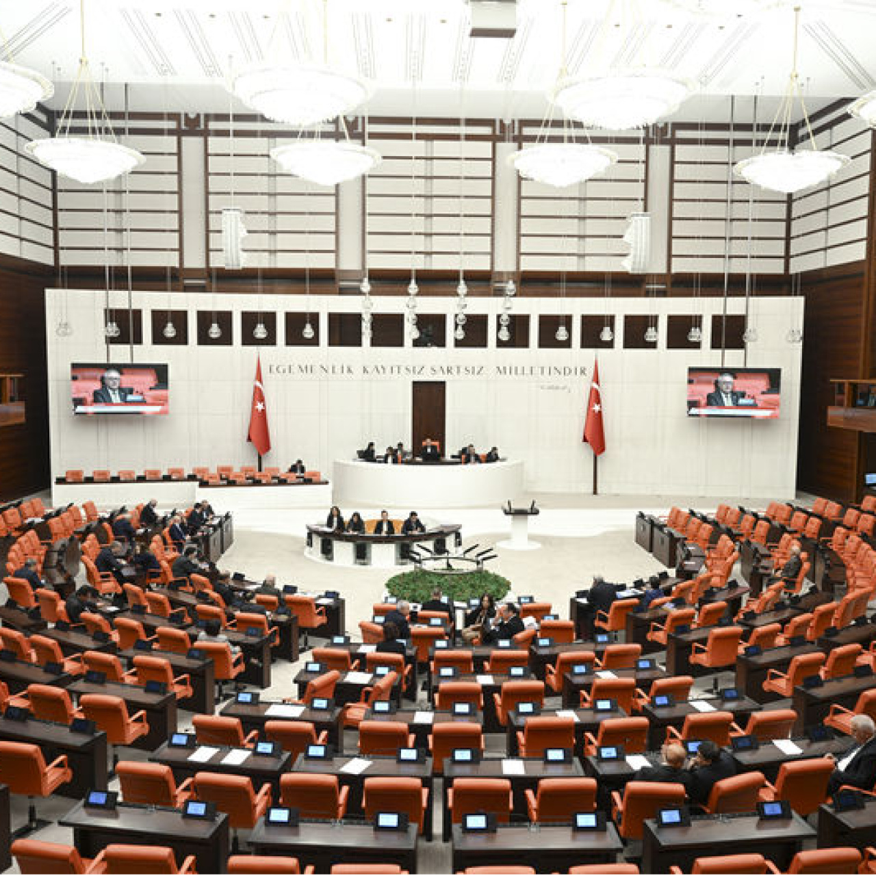 Trafik düzenlemelerini içeren teklifte 6 madde daha kabul edildi