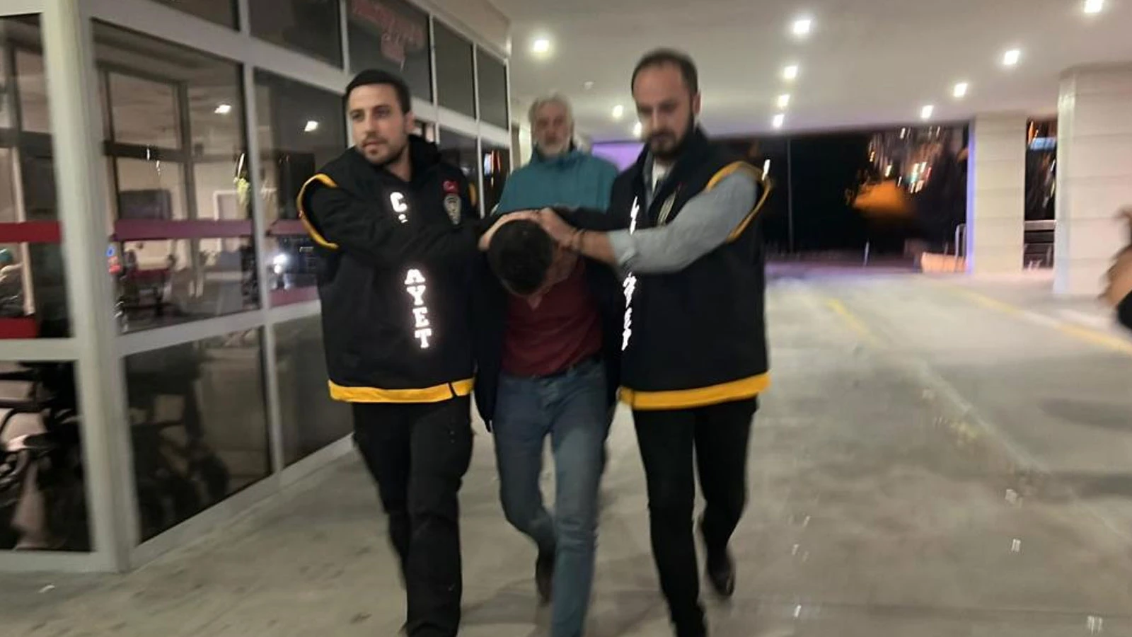 Manisa'da kucağındaki bebeğine rağmen eski eşini bıçaklayan şahıs yakalandı