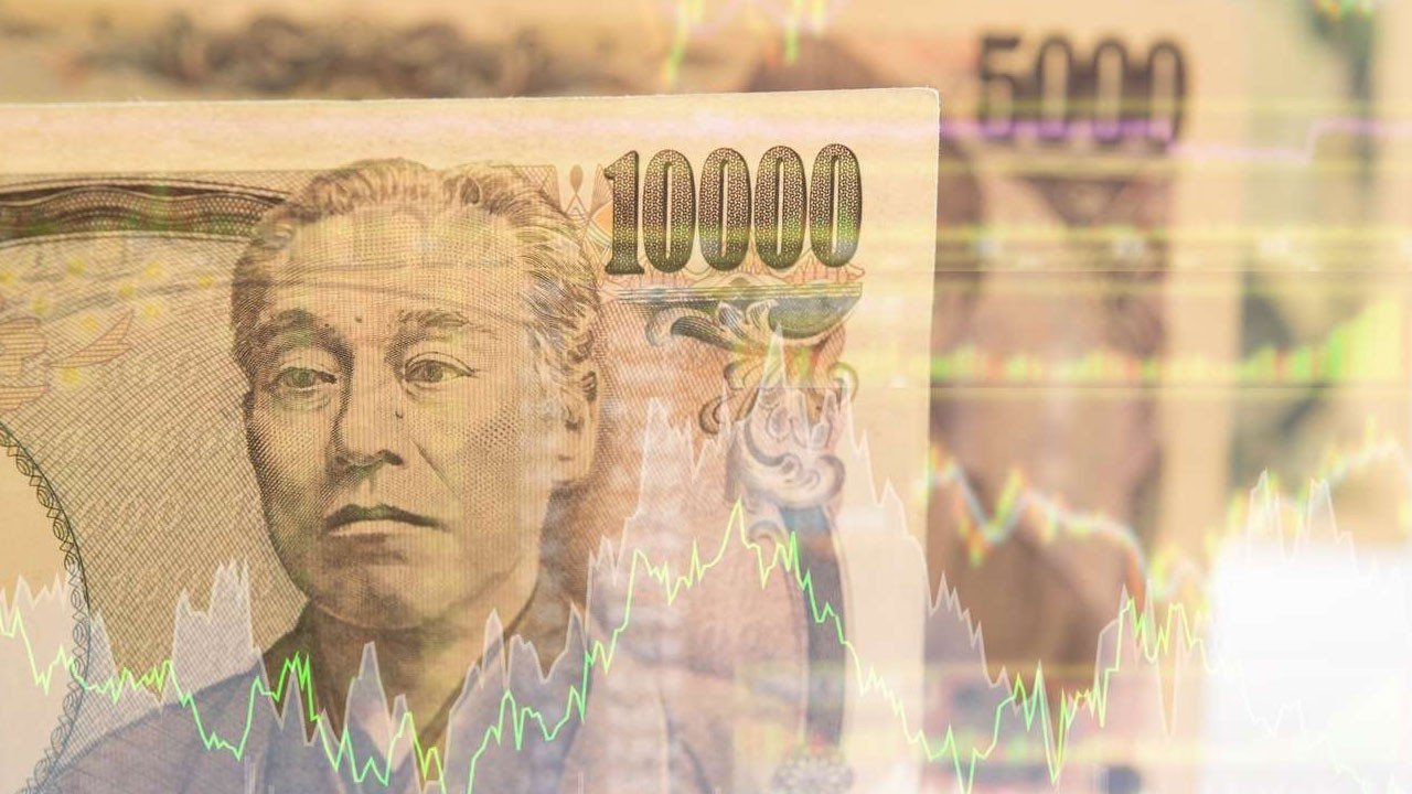Japonya'da iktidar partisinin politika şefi güçlü yen istiyor