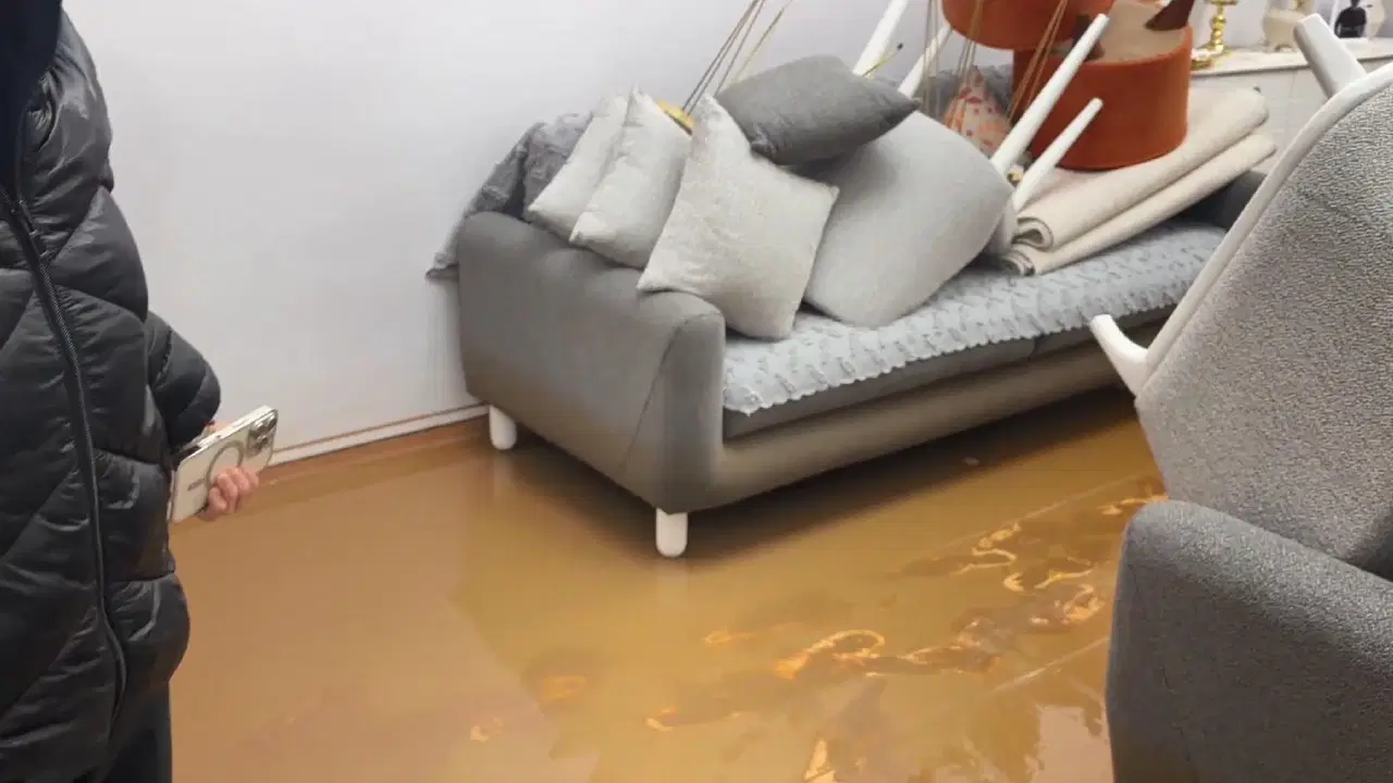 İstanbul'da Sağanak Sonrası Beykoz'da Ev Ve Sokak Sular Altında Kaldı