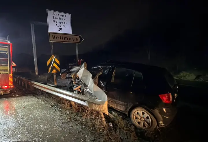 Otomobil bariyere çarptı, sürücü yara almadan kurtuldu