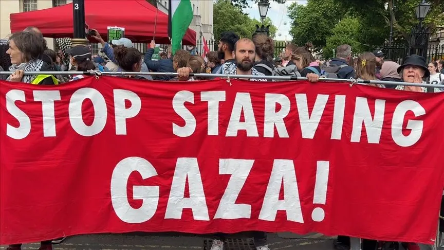 Londra'da binlerce kişi, İngiltere'nin İsrail'e silah satışını protesto etti
