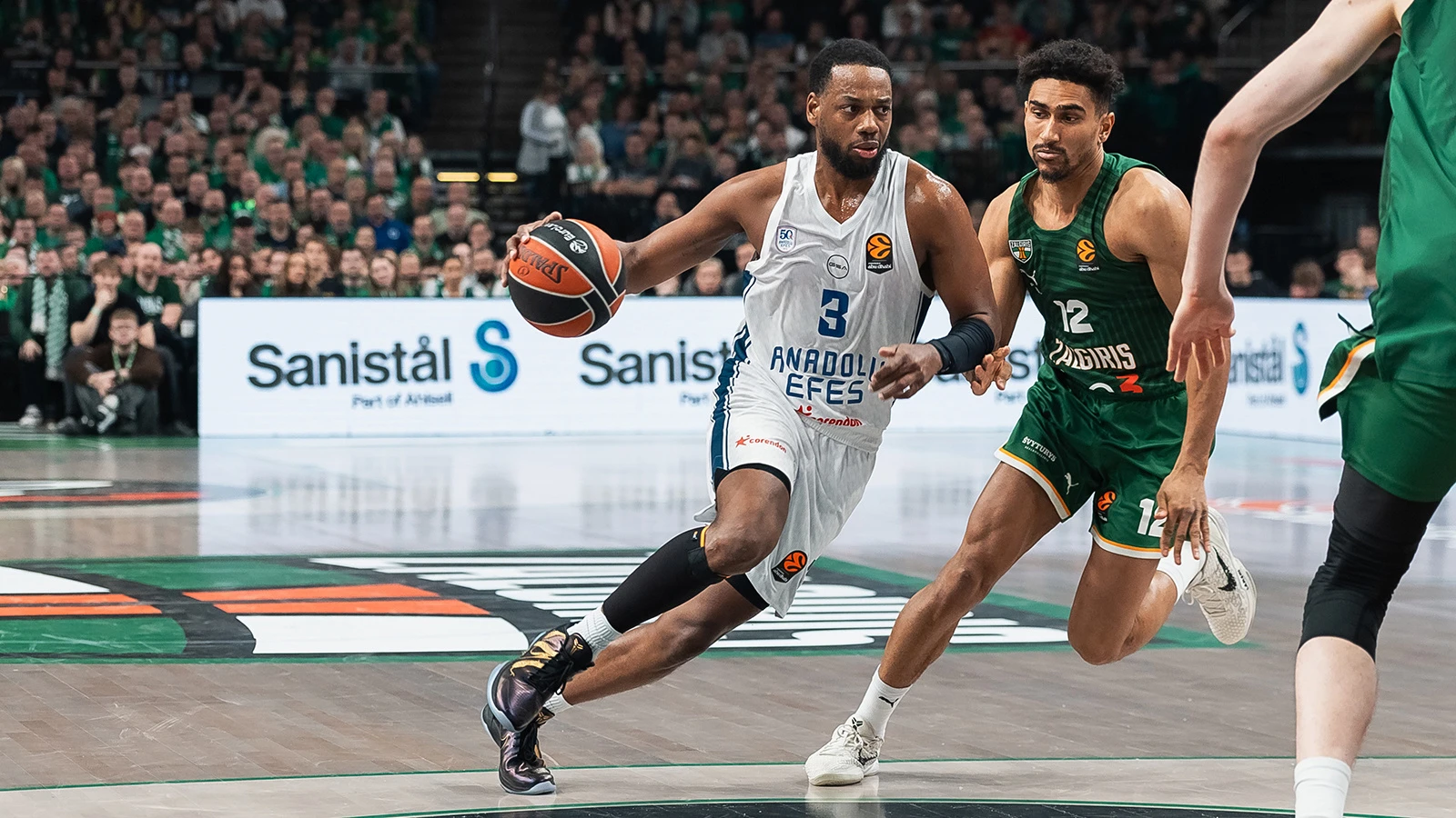 Anadolu Efes hayata döndü! 8 maç sonra gelen farklı galibiyet
