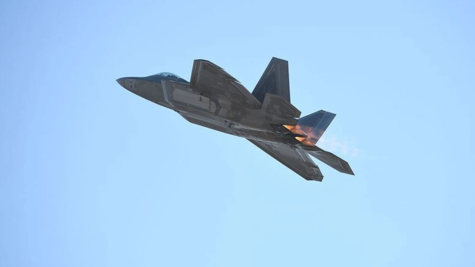 Japonya'da iki F-35, ülkenin kuzeydoğusuna acil iniş yaptı