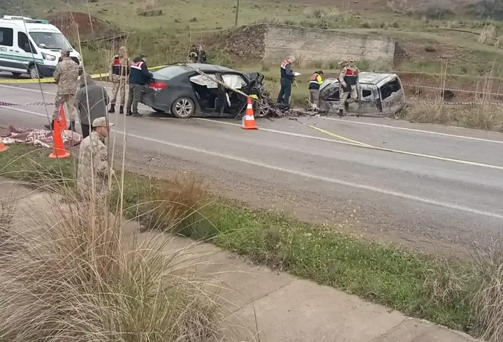 Gaziantep’te otomobille hafif ticari araç çarpıştı: 2 ölü, 2 yaralı