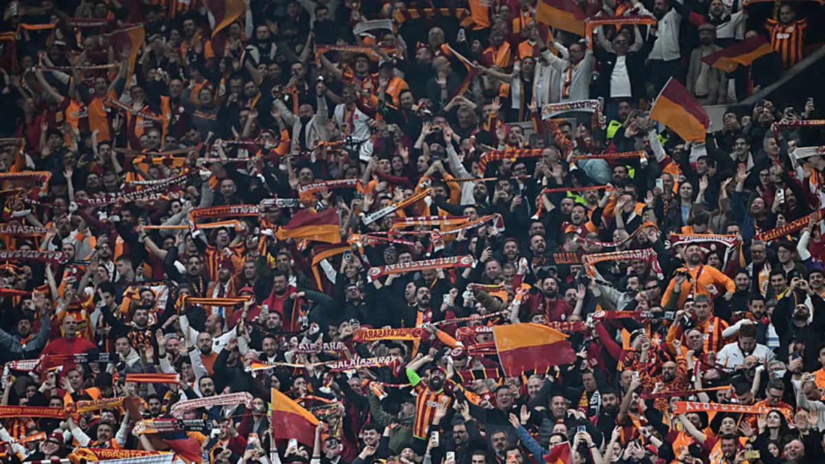 Galatasaray-Corendon Alanyaspor maçı öncesi dikkat çeken pankartlar