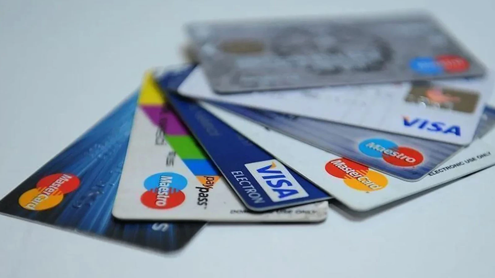7 ayda fark 156 milyar dolar TL, kartlı alışverişte ters denge