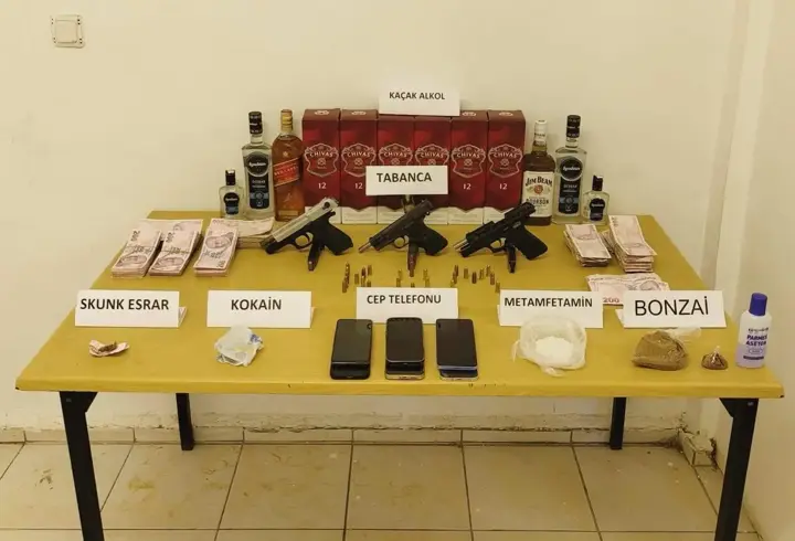 Bodrum'da uyuşturucu operasyonunda yakalanan 3 zanlıdan 2'si tutuklandı