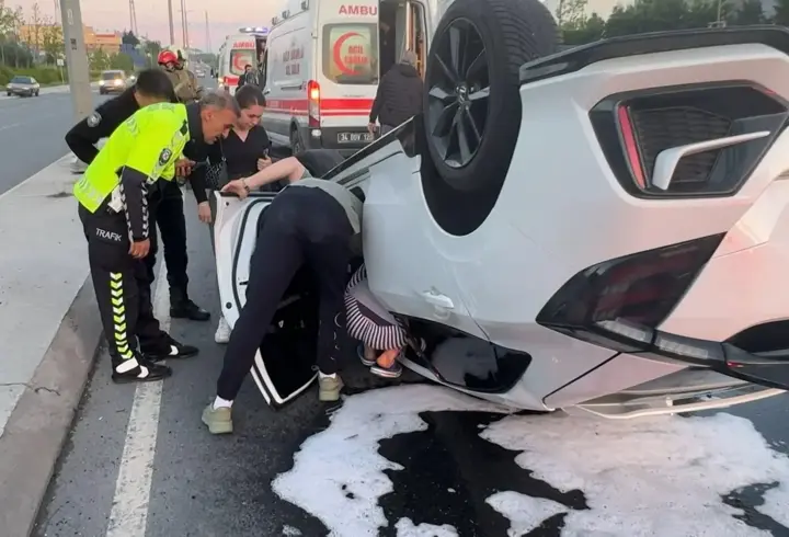 İstanbul - Beylikdüzü’nde iki otomobil çarpıştı: 3 yaralı