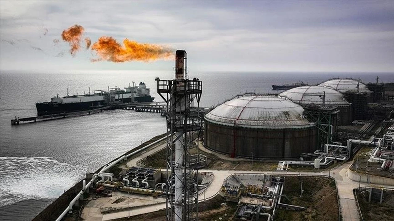 Türkiye'ye ABD, Cezayir ve Angola'dan 4 LNG gemisi gelecek