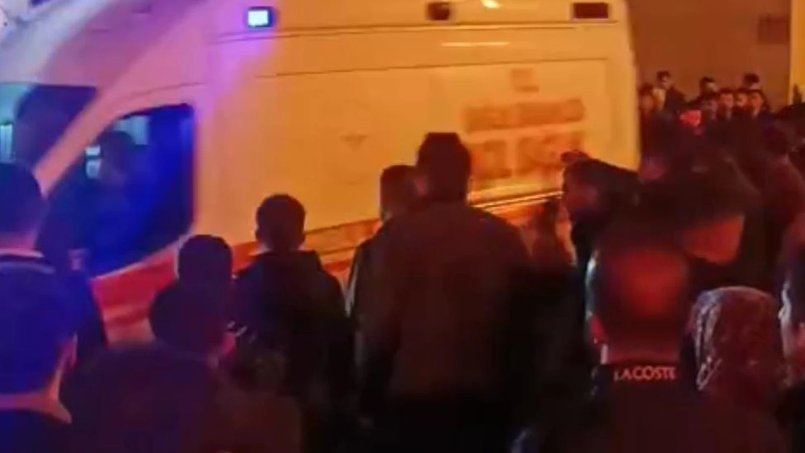 Hakkari'de acı olay! 2 çocuk babası, devrilen kamyonun altında kalıp can verdi