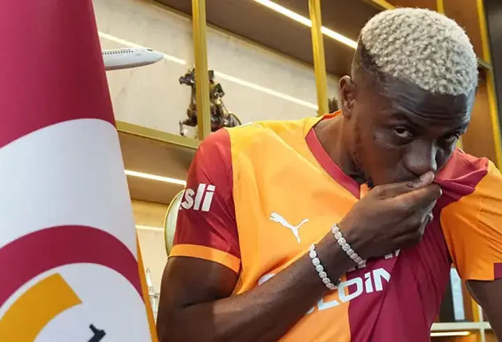 Osimhen resmen Galatasaray'da! Transferin maliyeti açıklandı