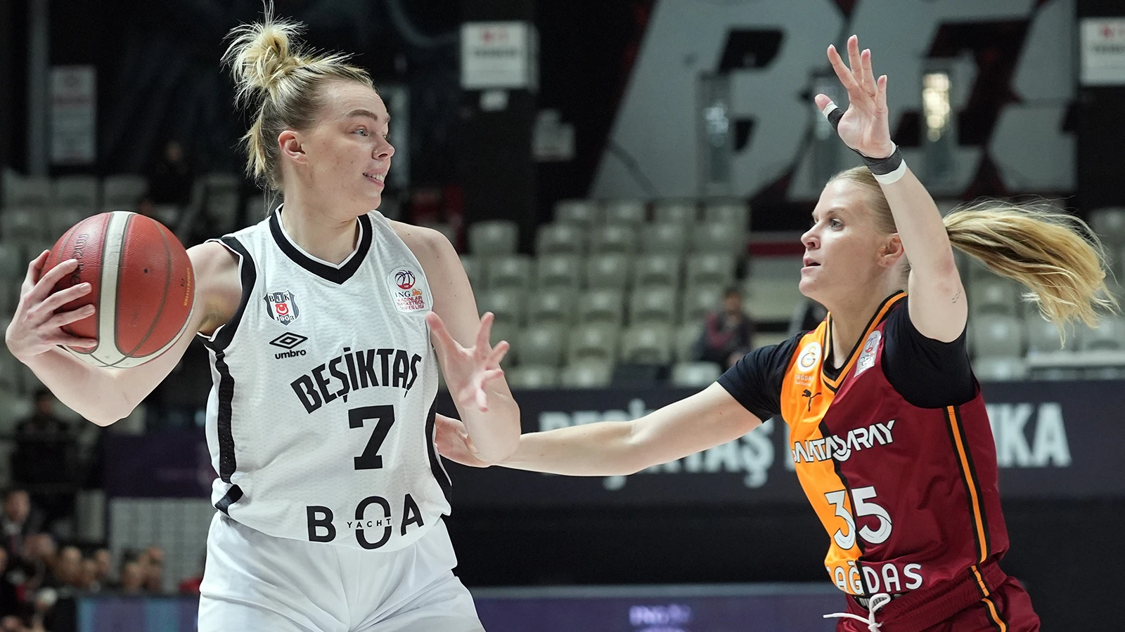 Derbide Beşiktaş, Galatasaray'ı yenerek Dörtlü Final'e yükseldi