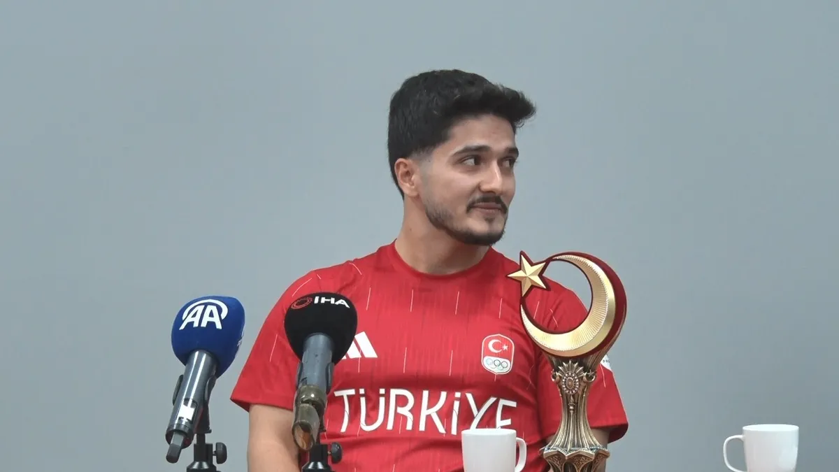 Dünya şampiyonu Furkan Özbek öğrencilerle buluştu!