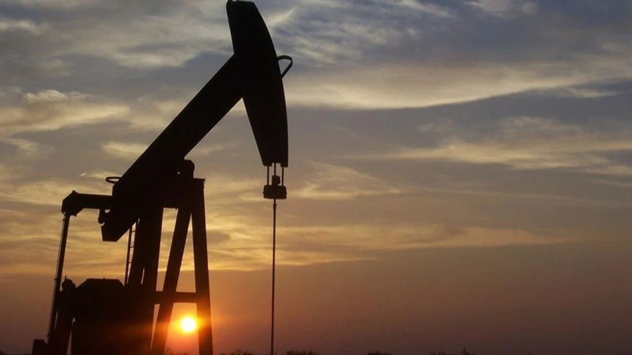 İspanya'dan petrol hamlesi: 11,5 milyon varillik rezerv serbest bırakılacak