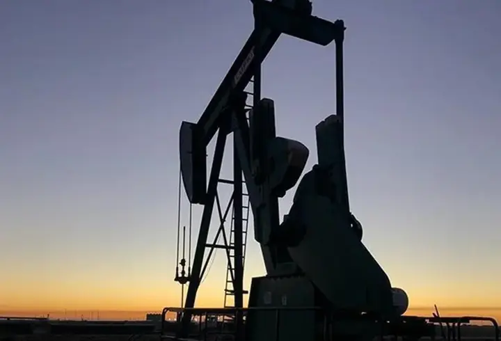 Brent petrolün varili vadeli piyasalarda 85 doları aştı