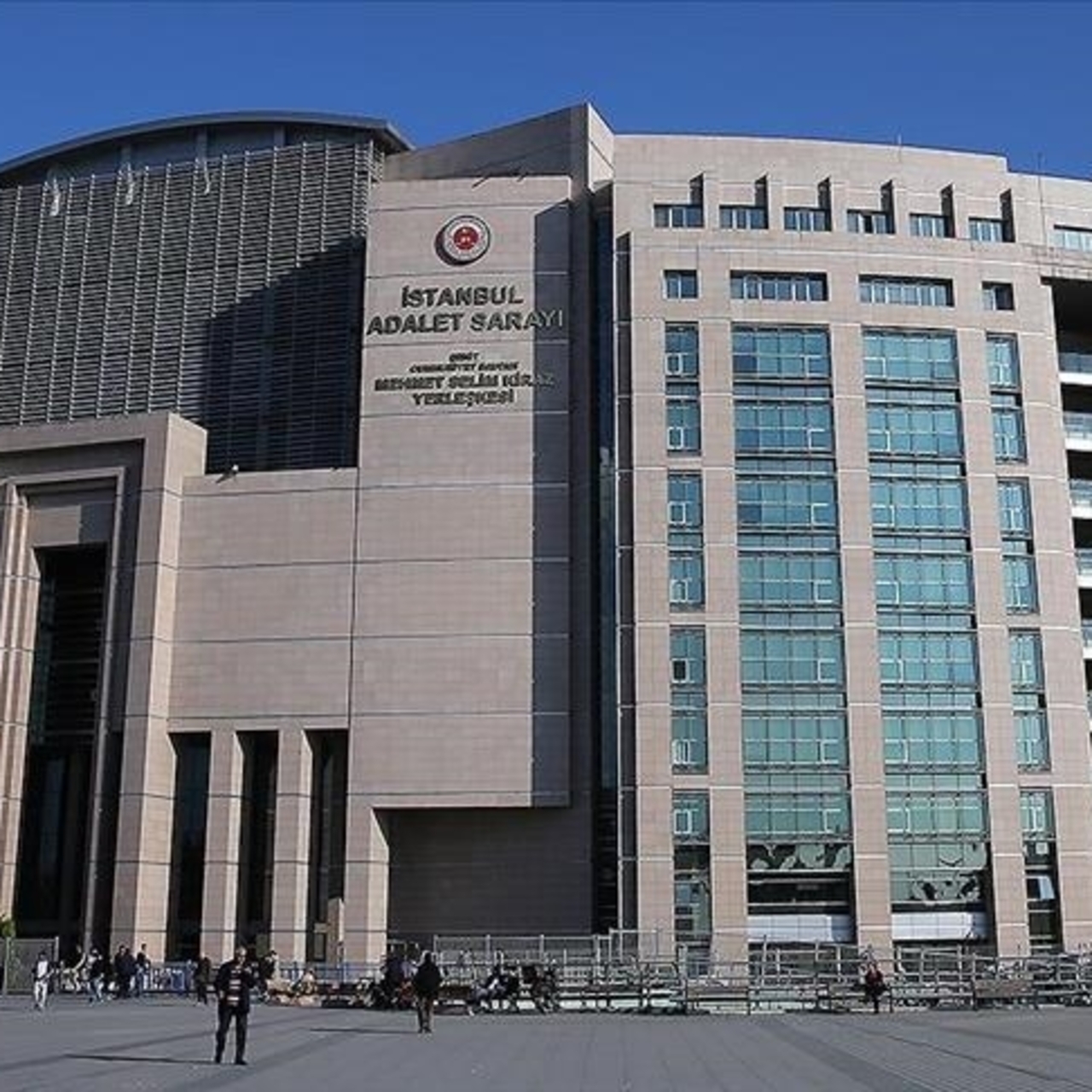 İBB'ye yönelik yolsuzluk soruşturmasında 4 şüpheli tutuklandı