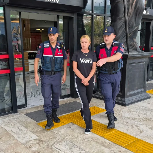 Otelin Merdivenlerinden Düşen Polonyalı Turist Öldü: Eşi Tutuklandı