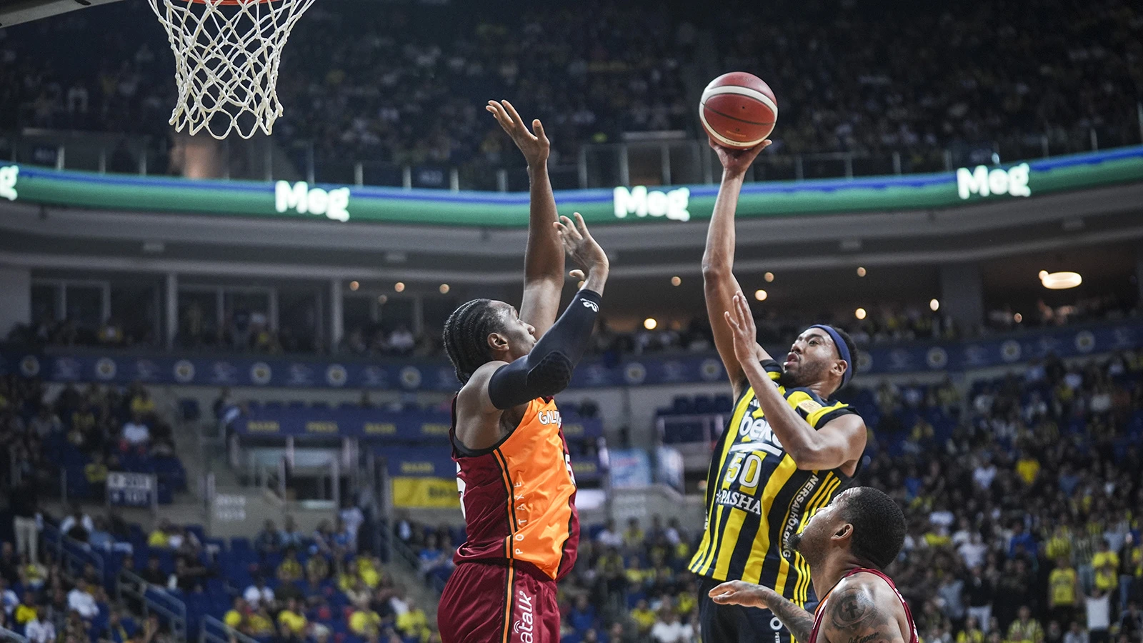 Fenerbahçe Beko derbide Galatasaray'ı farklı mağlup etti