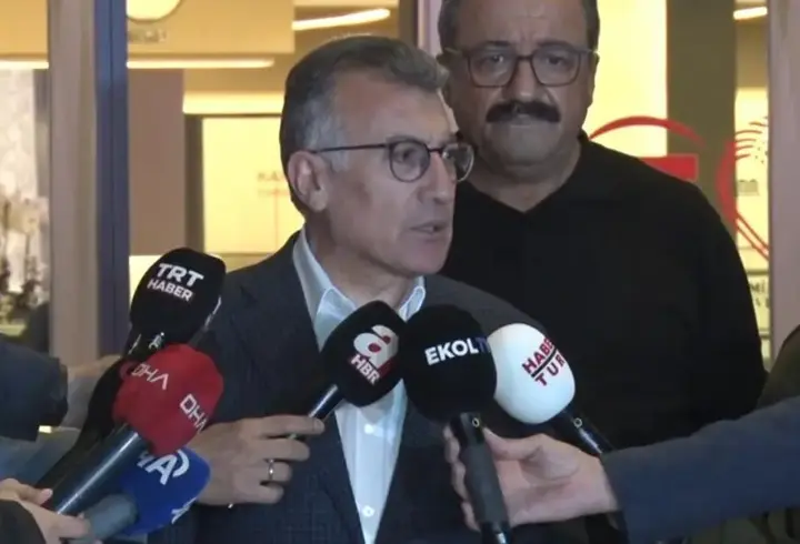 AK Parti Grup Başkanı Abdullah Güler, Sırrı Süreyya Önder'i hastanede ziyaret etti